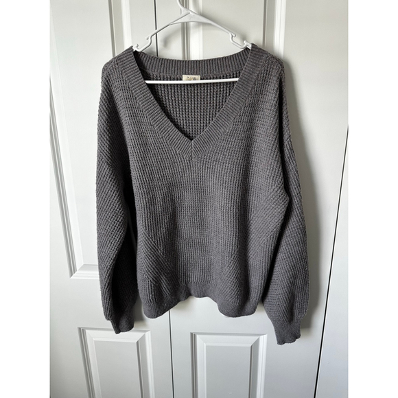 a.n.a a new approach Sweaters - a.n.a a new approach Gray V-Neck Sweater M